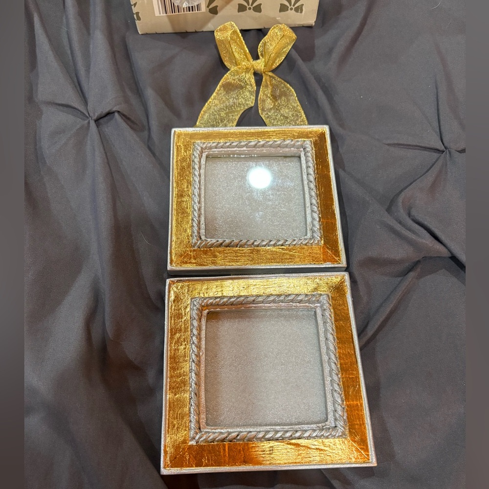 NIB Gold Double Hanging Photo‎ Frame - Picture 3 of 6